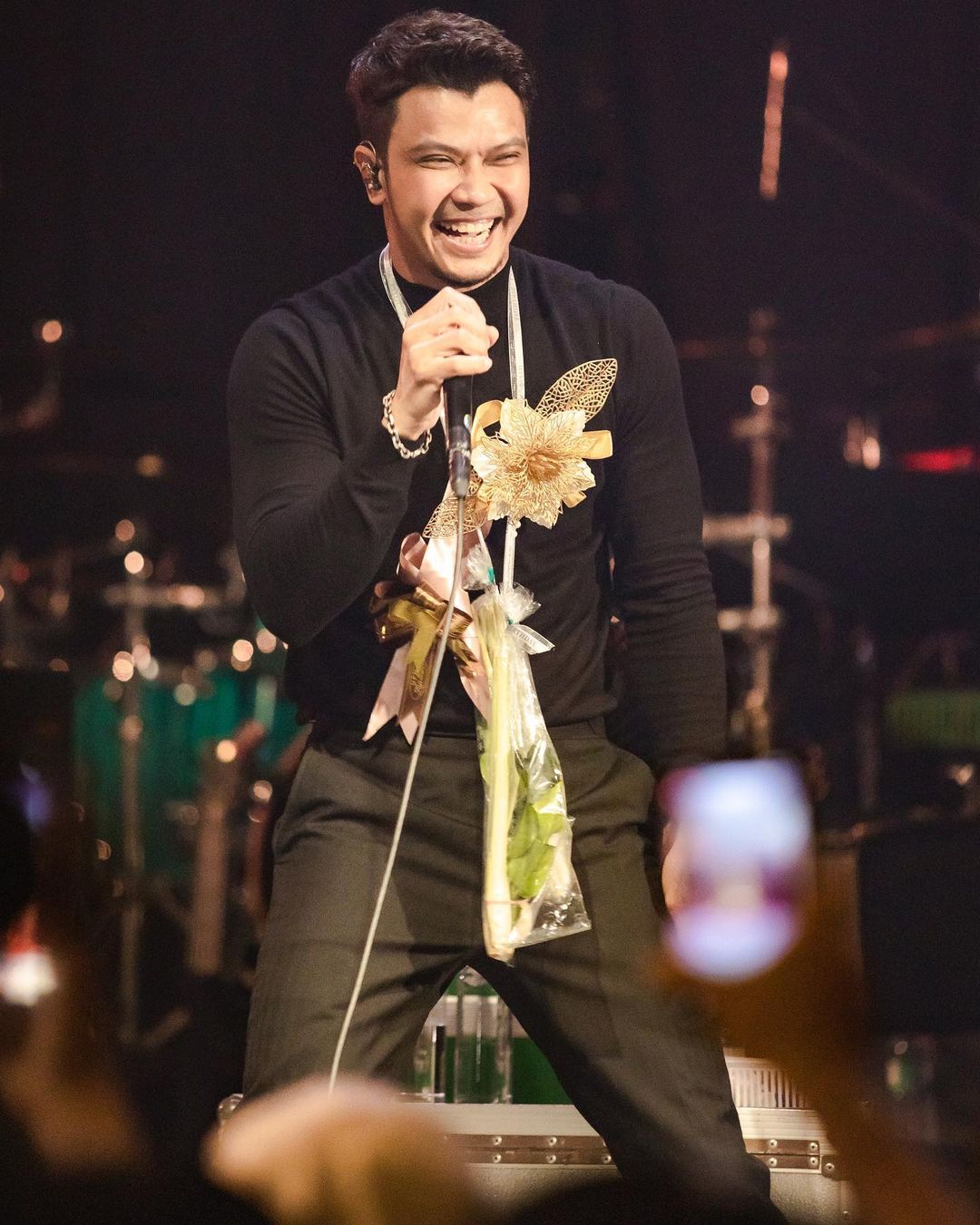 หนุ่ม กะลา