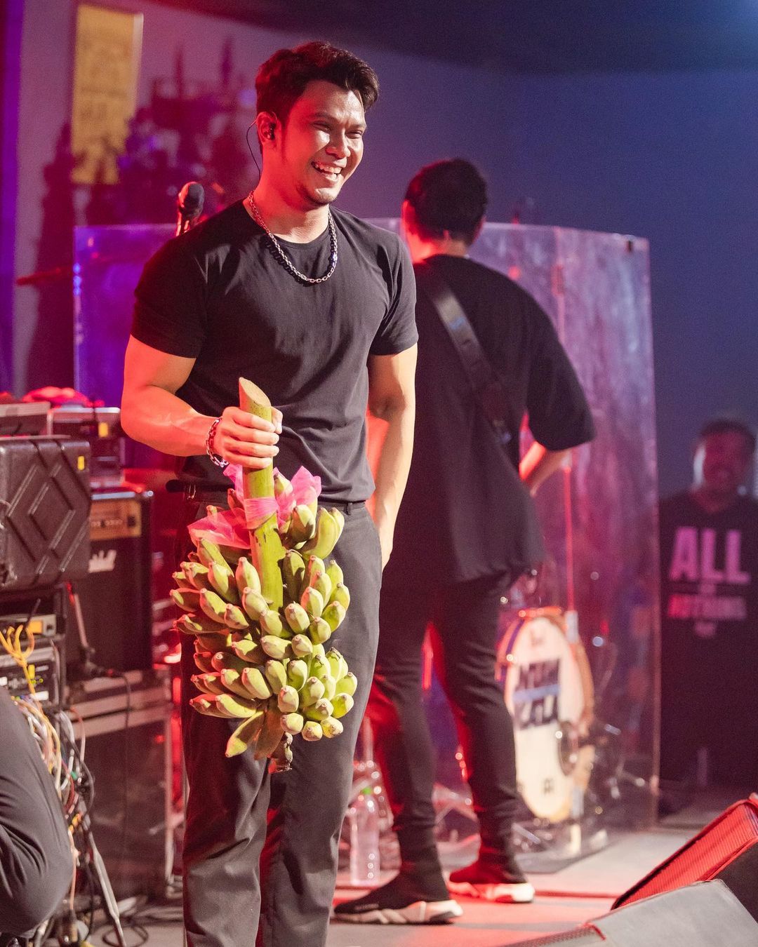 หนุ่ม กะลา