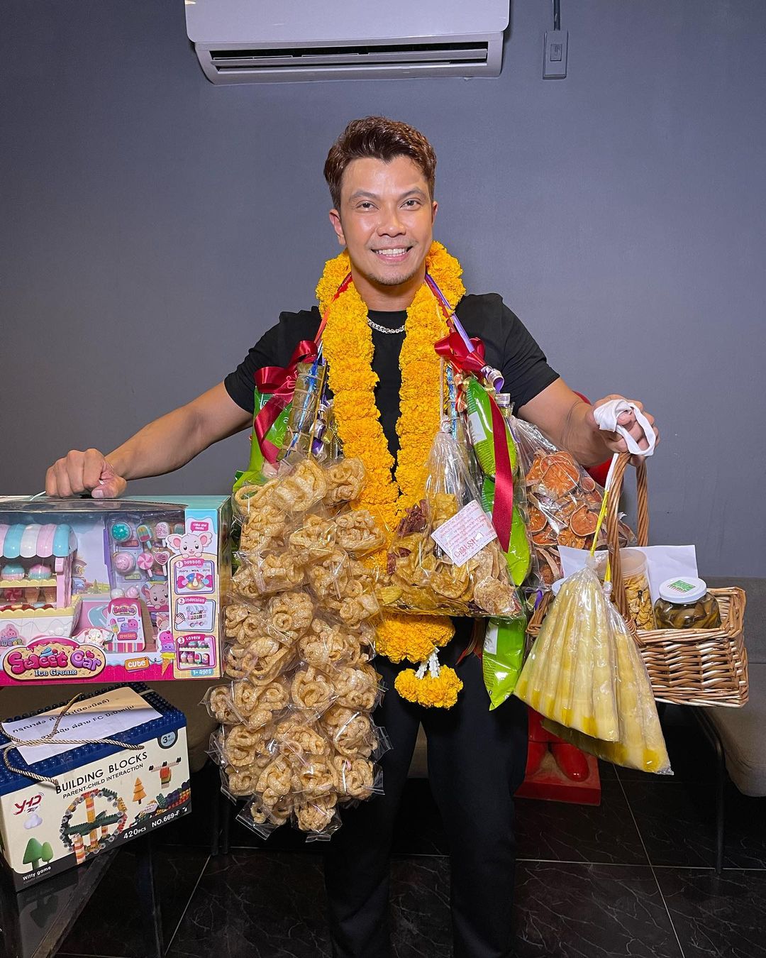 หนุ่ม กะลา