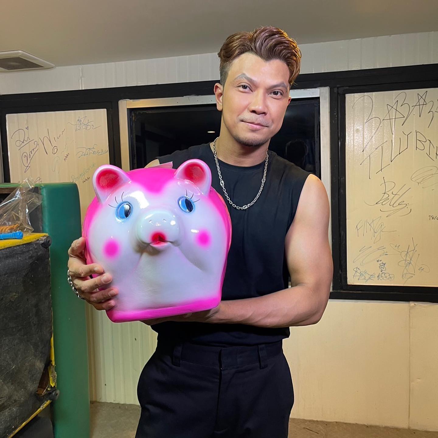 หนุ่ม กะลา