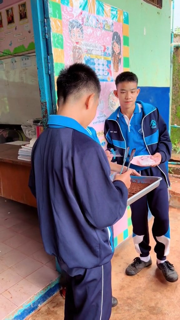 ขายขนมในโรงเรียน
