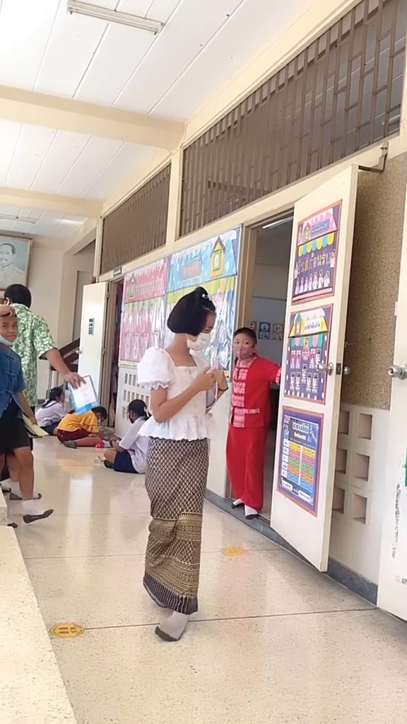 แต่งผ้าไทยมาเรียน