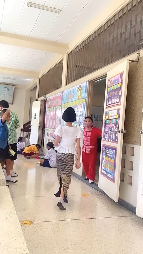 แต่งผ้าไทยมาเรียน