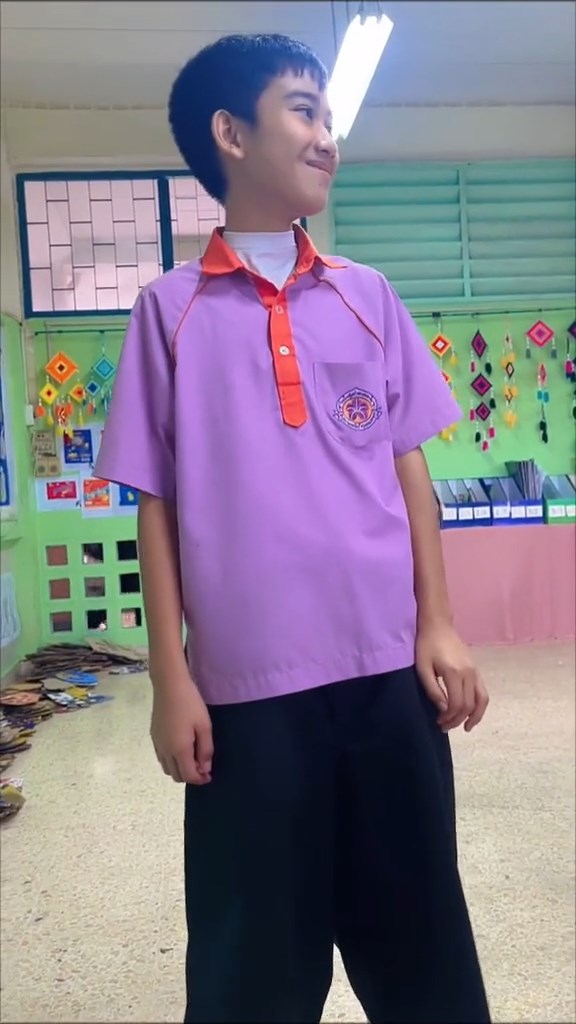 นักเรียนใส่เสื้อคอฟิต