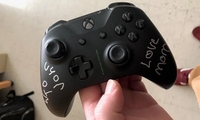 ของขวัญก่อนเสียชีวิตจากแม่! จอย Xbox one ที่มีคุณค่าหาที่สุดไม่ได้