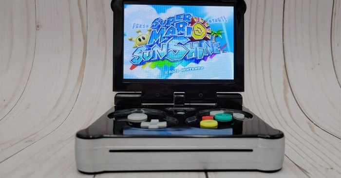 แฟนเกมสร้างเครื่อง GameCube แบบพกพาจากภาพข่าวปลอมในสมัยก่อน