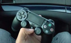 ภาพหลุด DualShock 4 รุ่นใหม่ ลือว่าอาจมาพร้อม PS4 Slim