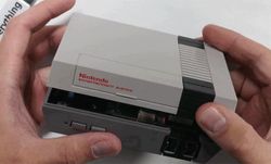 คลิปชำแหละ NES Classic เครื่องแฟมิคอมขนาดจิ๋ว