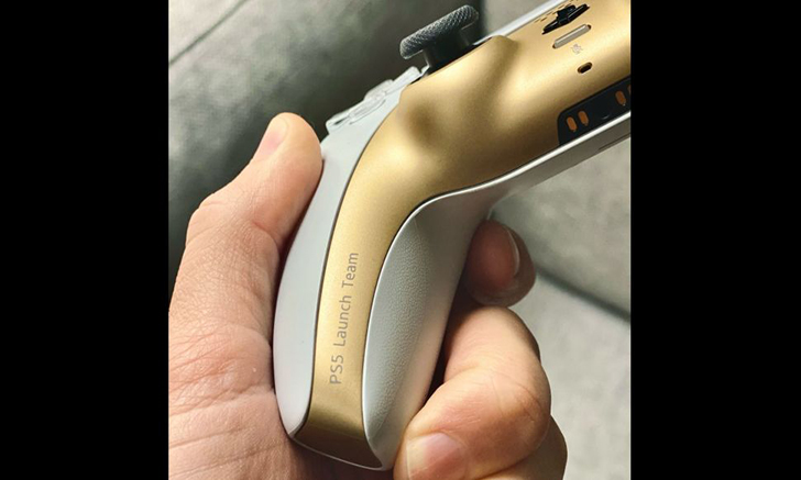 Sony จัดทำจอย DualSense ของสีทองของ PS5 ให้กับพนักงานโดยเฉพาะ