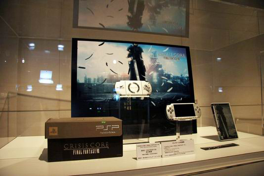 <b>FINAL FANTASY VII 10th ANNIVERSARY Gallery</b> [News]