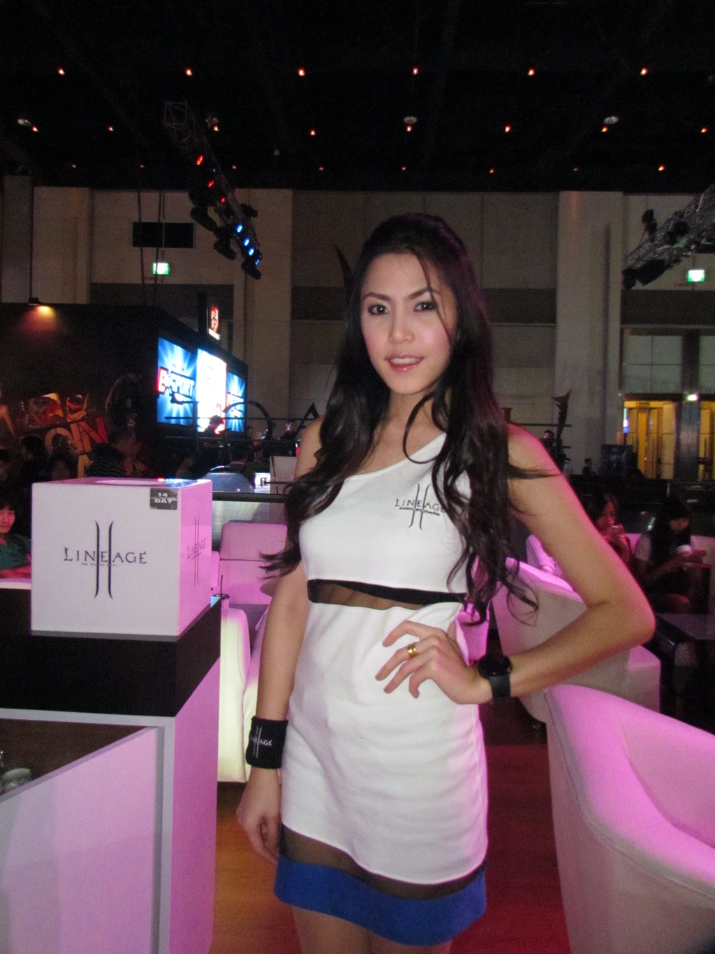 เก็บตกสาวๆพริตตี้งาน BIG FES 2011