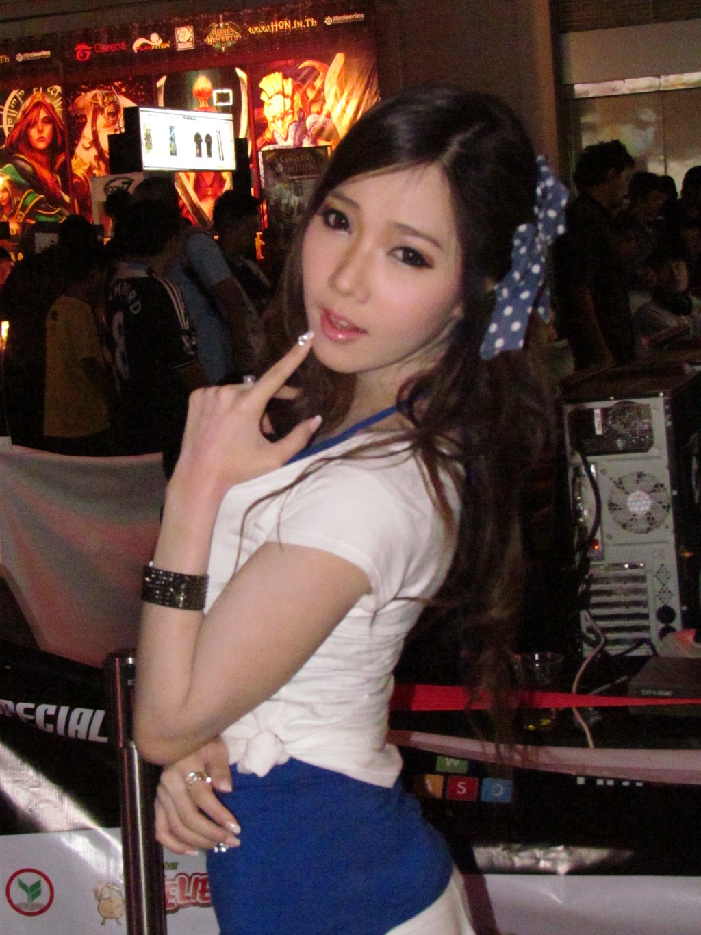 เก็บตกสาวๆพริตตี้งาน BIG FES 2011