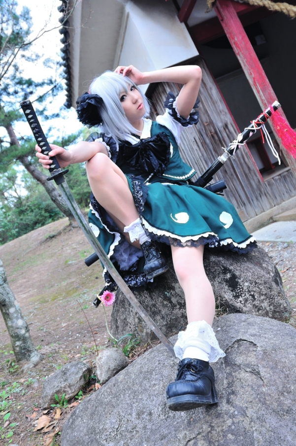 สาวคอสเพลย์จากการ์ตูนเรื่อง Touhou Project
