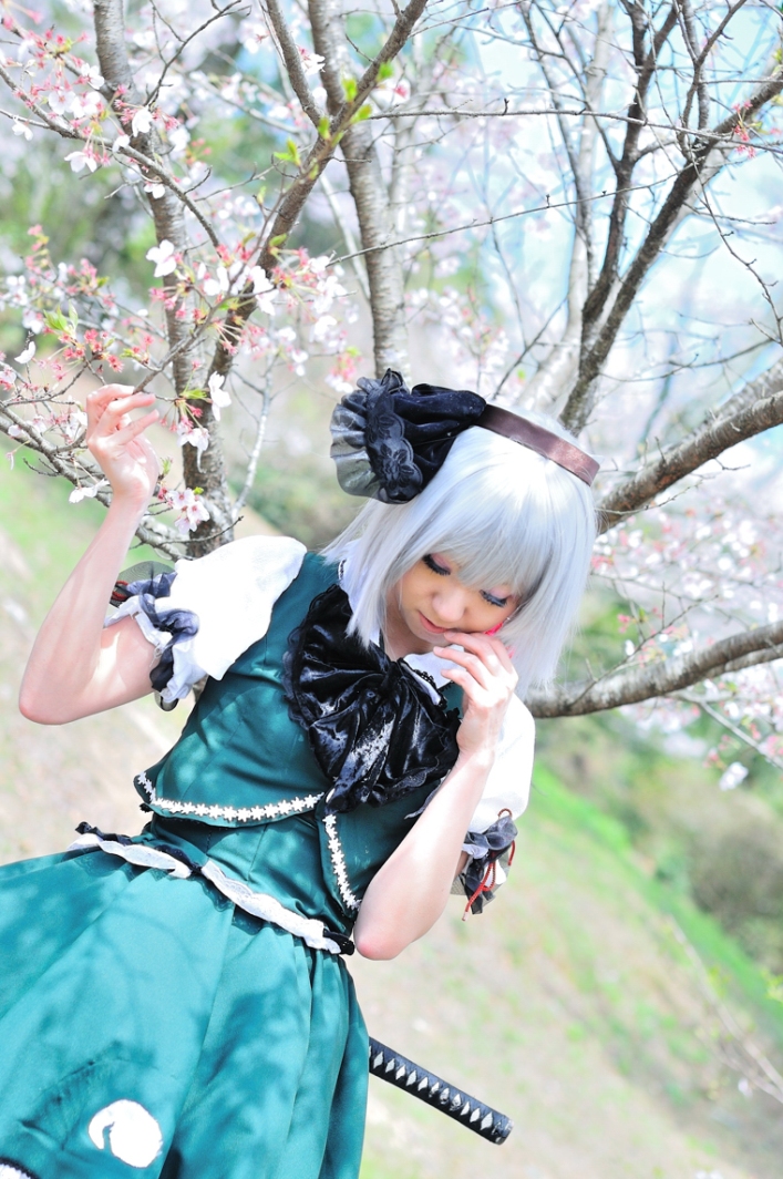 สาวคอสเพลย์จากการ์ตูนเรื่อง Touhou Project