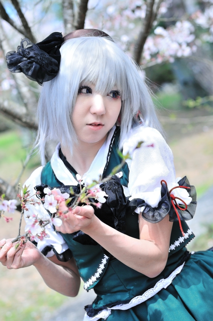 สาวคอสเพลย์จากการ์ตูนเรื่อง Touhou Project