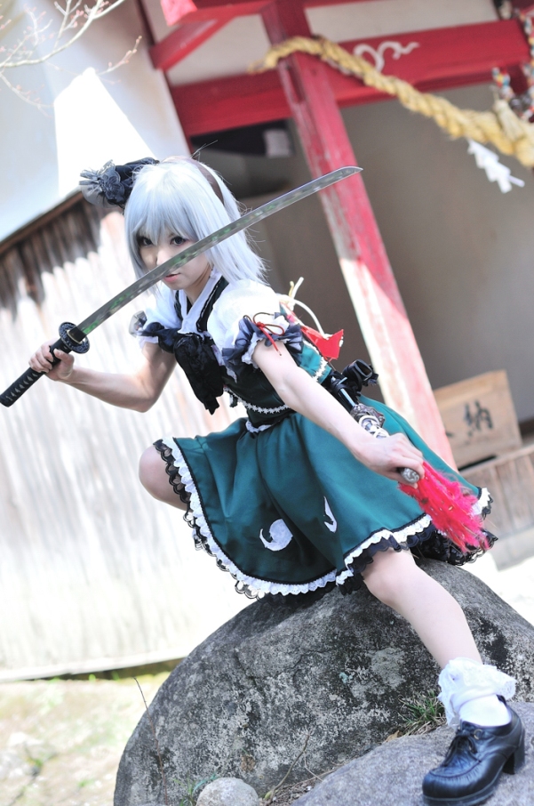 สาวคอสเพลย์จากการ์ตูนเรื่อง Touhou Project