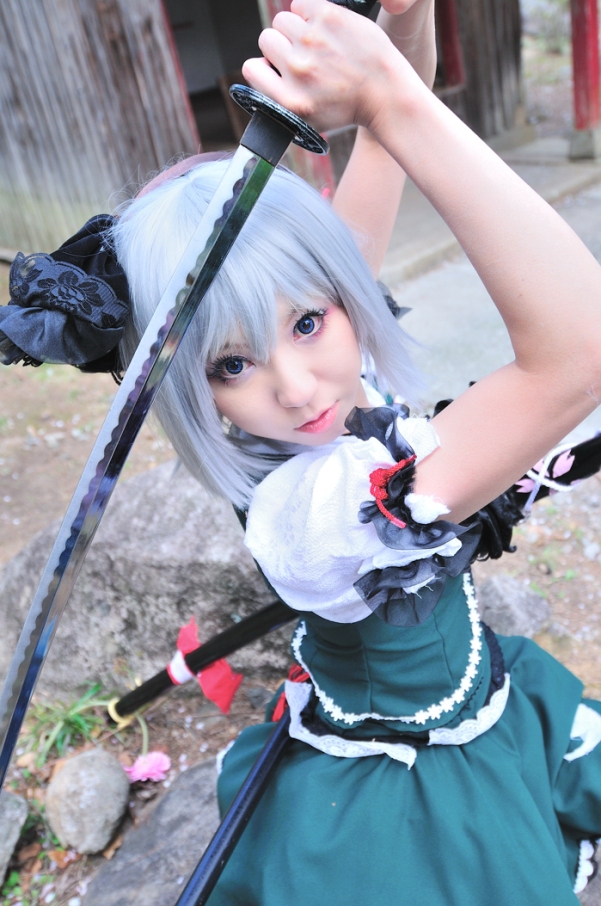 สาวคอสเพลย์จากการ์ตูนเรื่อง Touhou Project