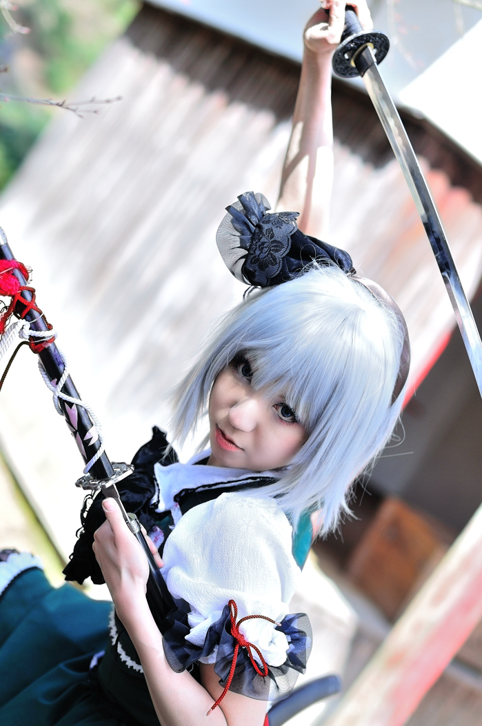 สาวคอสเพลย์จากการ์ตูนเรื่อง Touhou Project