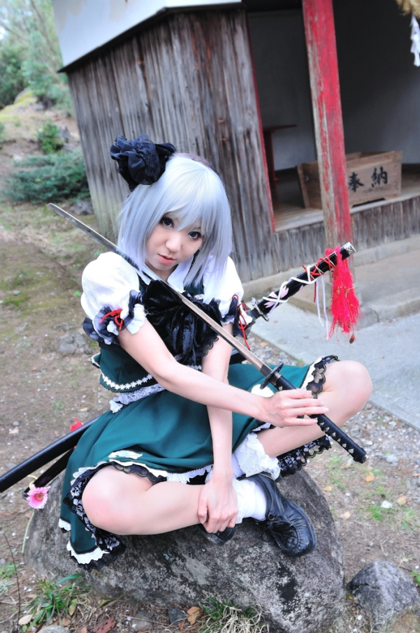 สาวคอสเพลย์จากการ์ตูนเรื่อง Touhou Project