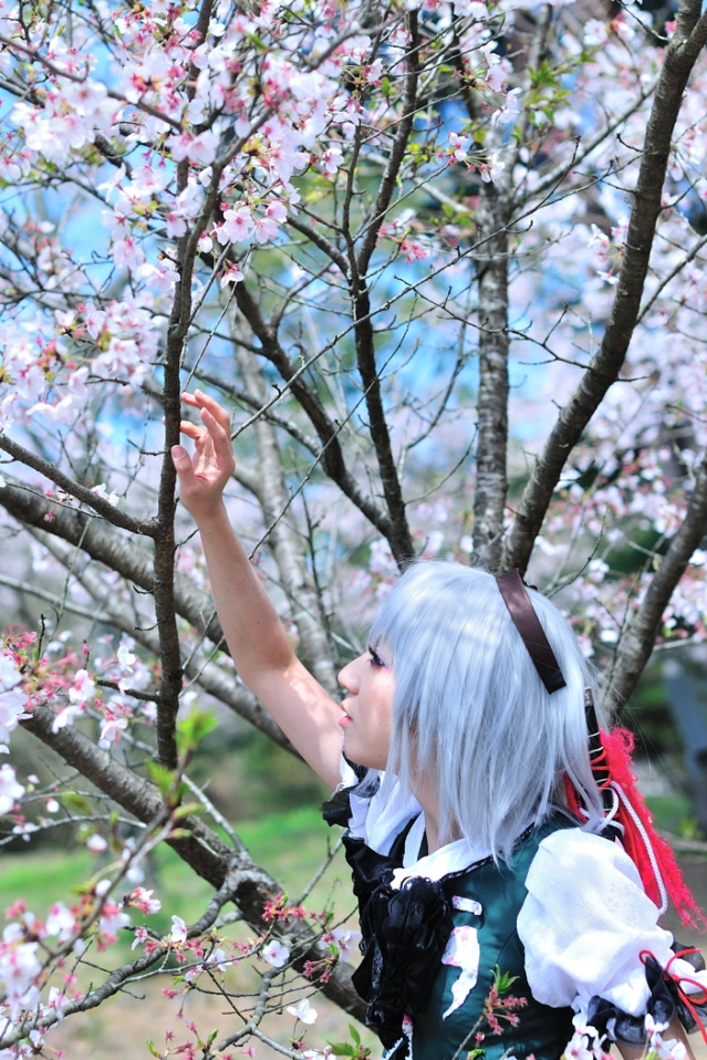 สาวคอสเพลย์จากการ์ตูนเรื่อง Touhou Project