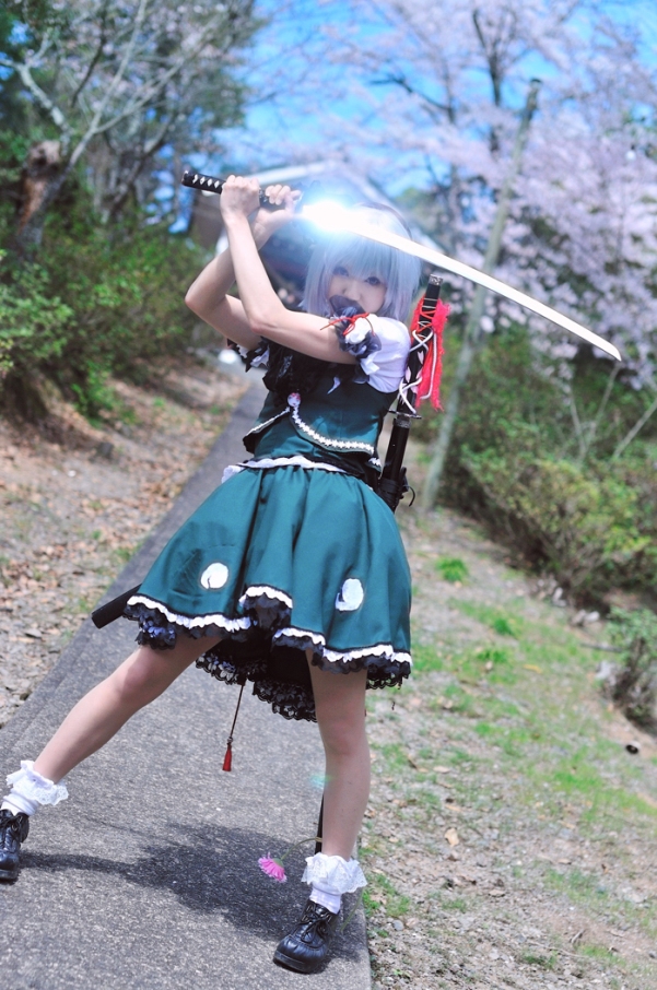 สาวคอสเพลย์จากการ์ตูนเรื่อง Touhou Project