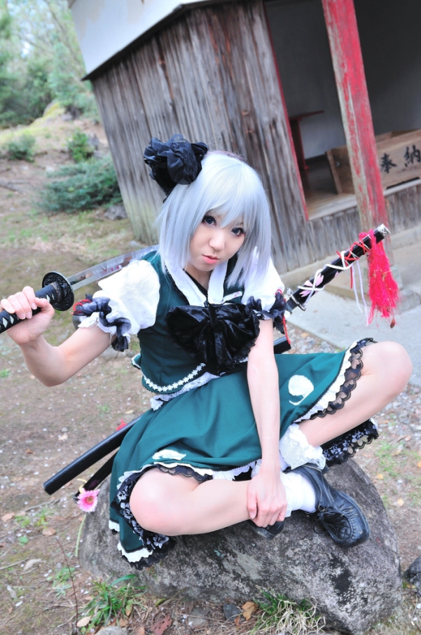 สาวคอสเพลย์จากการ์ตูนเรื่อง Touhou Project