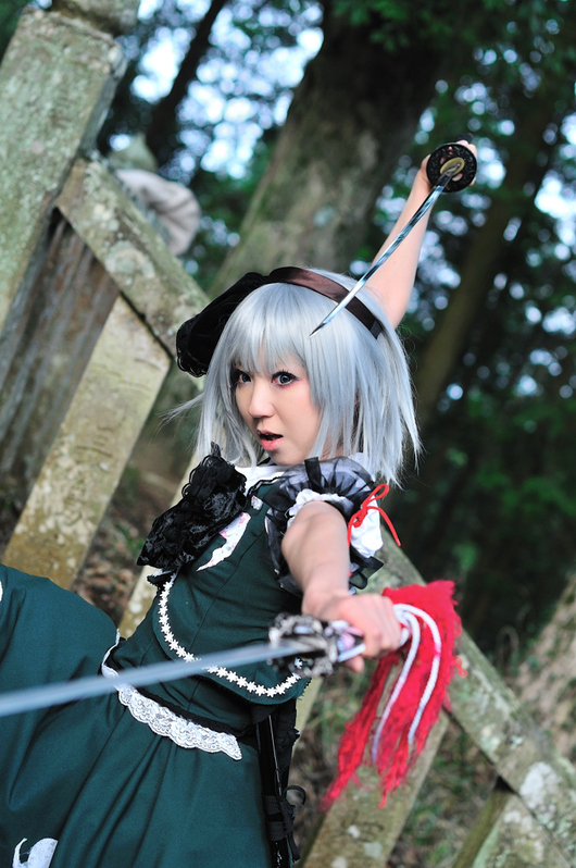 สาวคอสเพลย์จากการ์ตูนเรื่อง Touhou Project