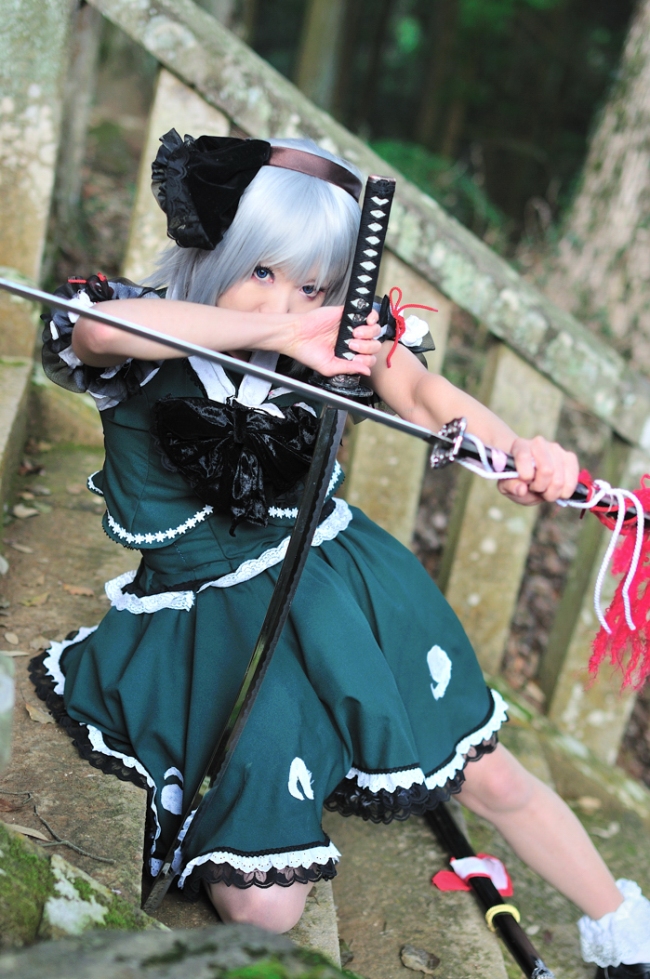 สาวคอสเพลย์จากการ์ตูนเรื่อง Touhou Project