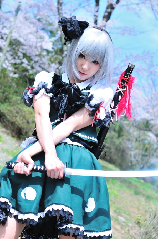 สาวคอสเพลย์จากการ์ตูนเรื่อง Touhou Project