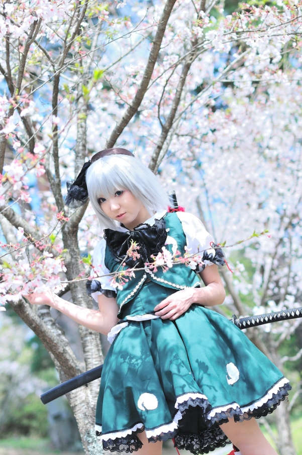 สาวคอสเพลย์จากการ์ตูนเรื่อง Touhou Project