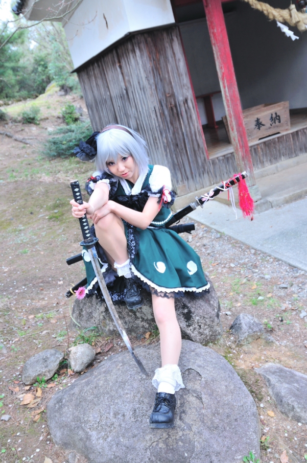 สาวคอสเพลย์จากการ์ตูนเรื่อง Touhou Project