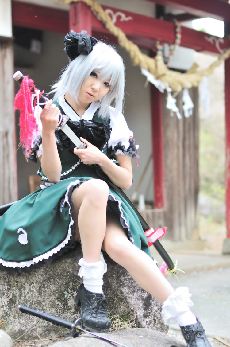 สาวคอสเพลย์จากการ์ตูนเรื่อง Touhou Project