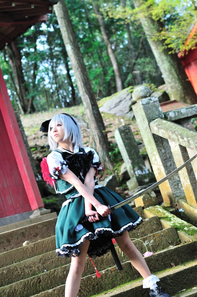 สาวคอสเพลย์จากการ์ตูนเรื่อง Touhou Project