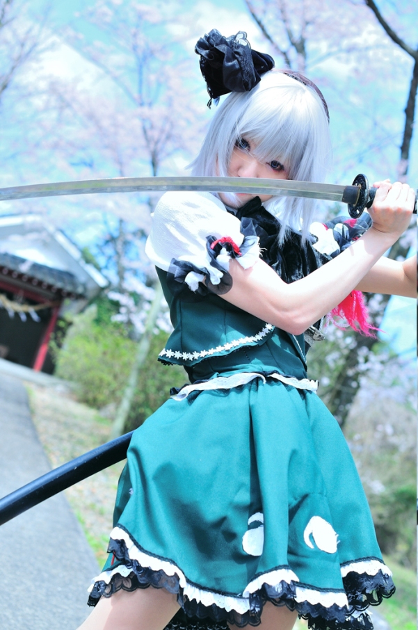 สาวคอสเพลย์จากการ์ตูนเรื่อง Touhou Project