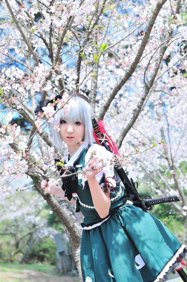 สาวคอสเพลย์จากการ์ตูนเรื่อง Touhou Project