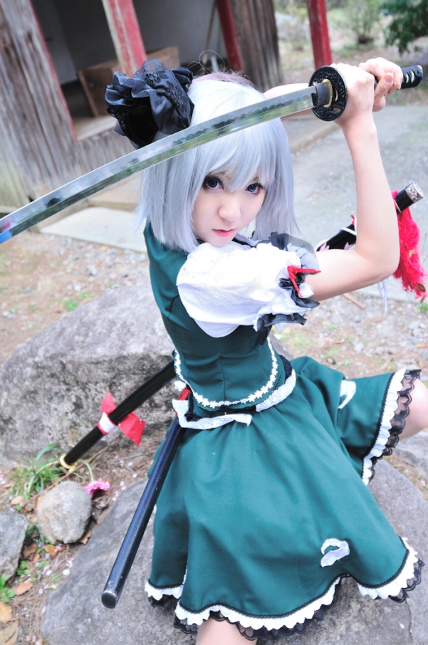 สาวคอสเพลย์จากการ์ตูนเรื่อง Touhou Project