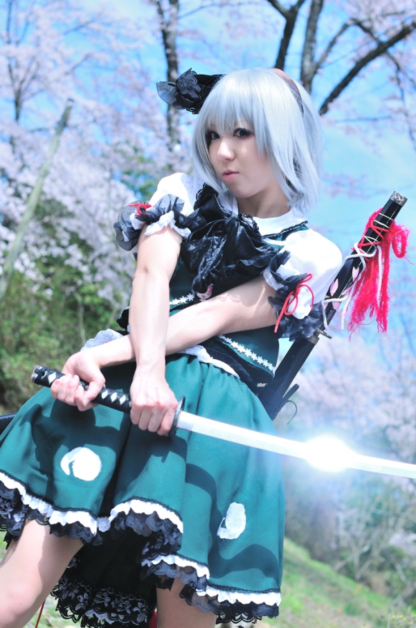 สาวคอสเพลย์จากการ์ตูนเรื่อง Touhou Project