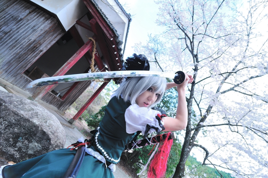สาวคอสเพลย์จากการ์ตูนเรื่อง Touhou Project