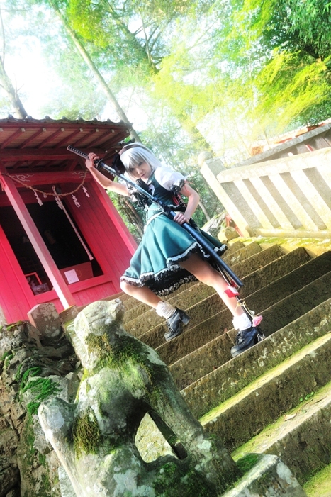 สาวคอสเพลย์จากการ์ตูนเรื่อง Touhou Project