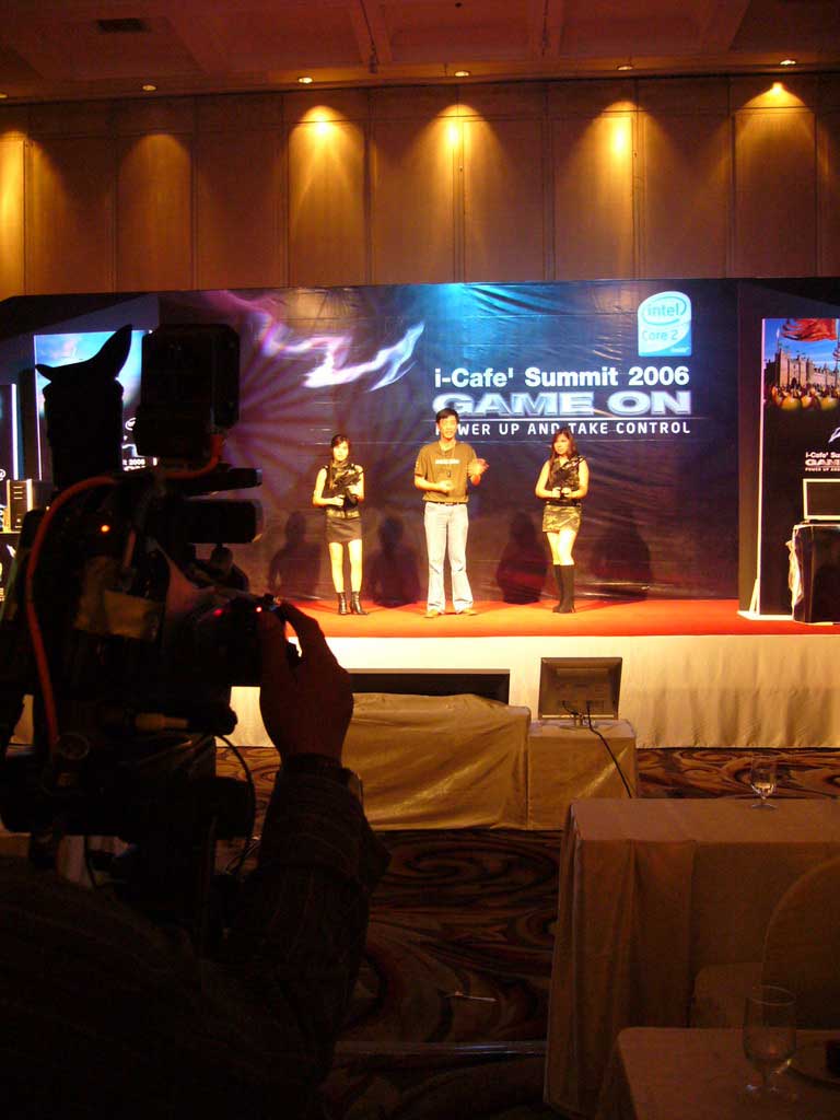 บรรยากาศกิจกรรม SF ในงาน i-Cafe Summit 2006 [PR]