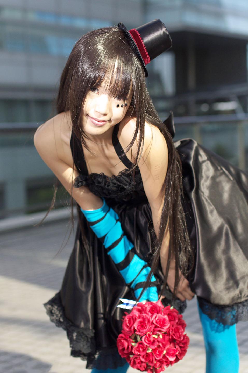 สาวคอสเพลย์จากเกมส์ K-ON และ Final Fantasy Agito XIII