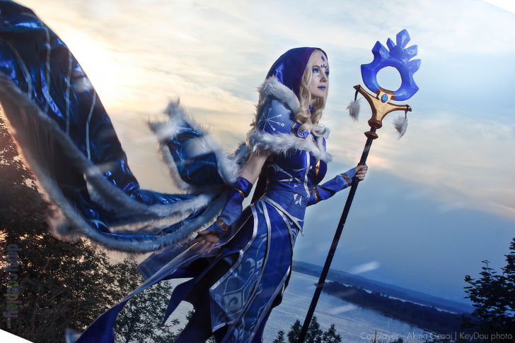 คอสเพลย์สาวน้ำแข็ง Crystal Maiden ในเกม DOTA 2 จาก Akina_Gasai