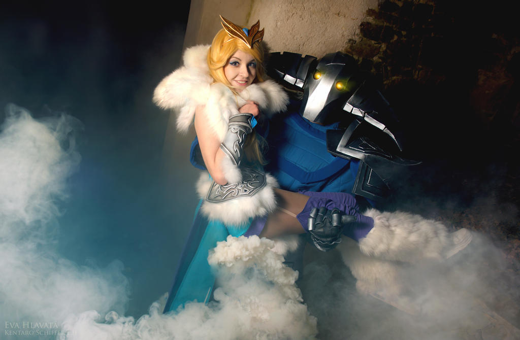 คอสเพลย์สาวน้ำแข็ง Crystal Maiden ในเกม DOTA 2 จาก TanakhTcosplay