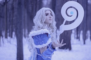 คอสเพลย์สาวน้ำแข็ง Crystal Maiden ในเกม DOTA 2 จาก Tangled