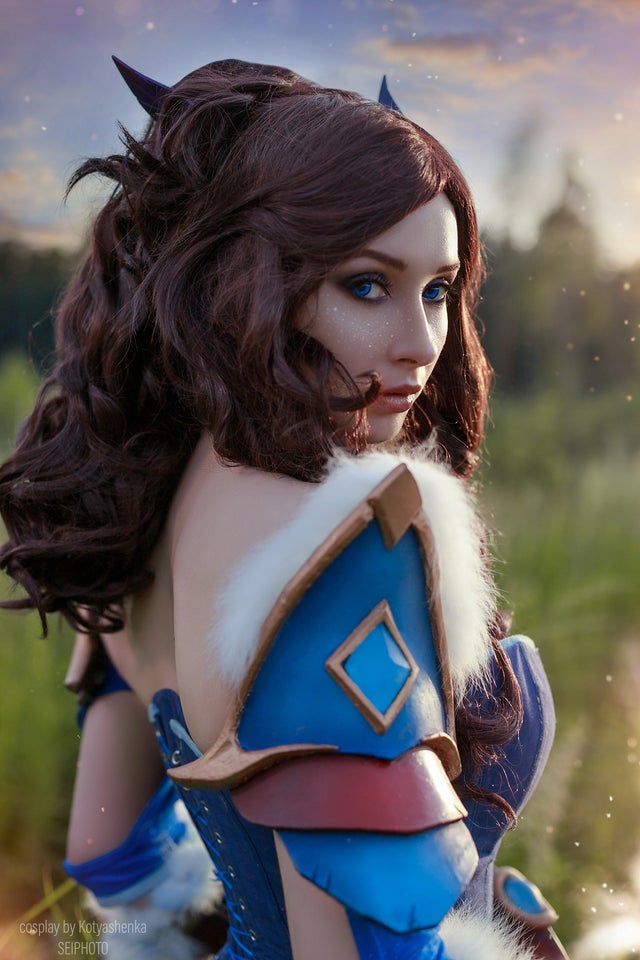 คอสเพลย์ Mirana จากเกม DOTA 2 จาก Kotyashenka