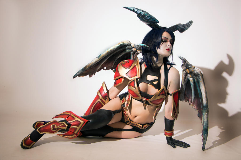 คอสเพลย์ Queen of Pain เกม DOTA 2 จาก CywielCosplay