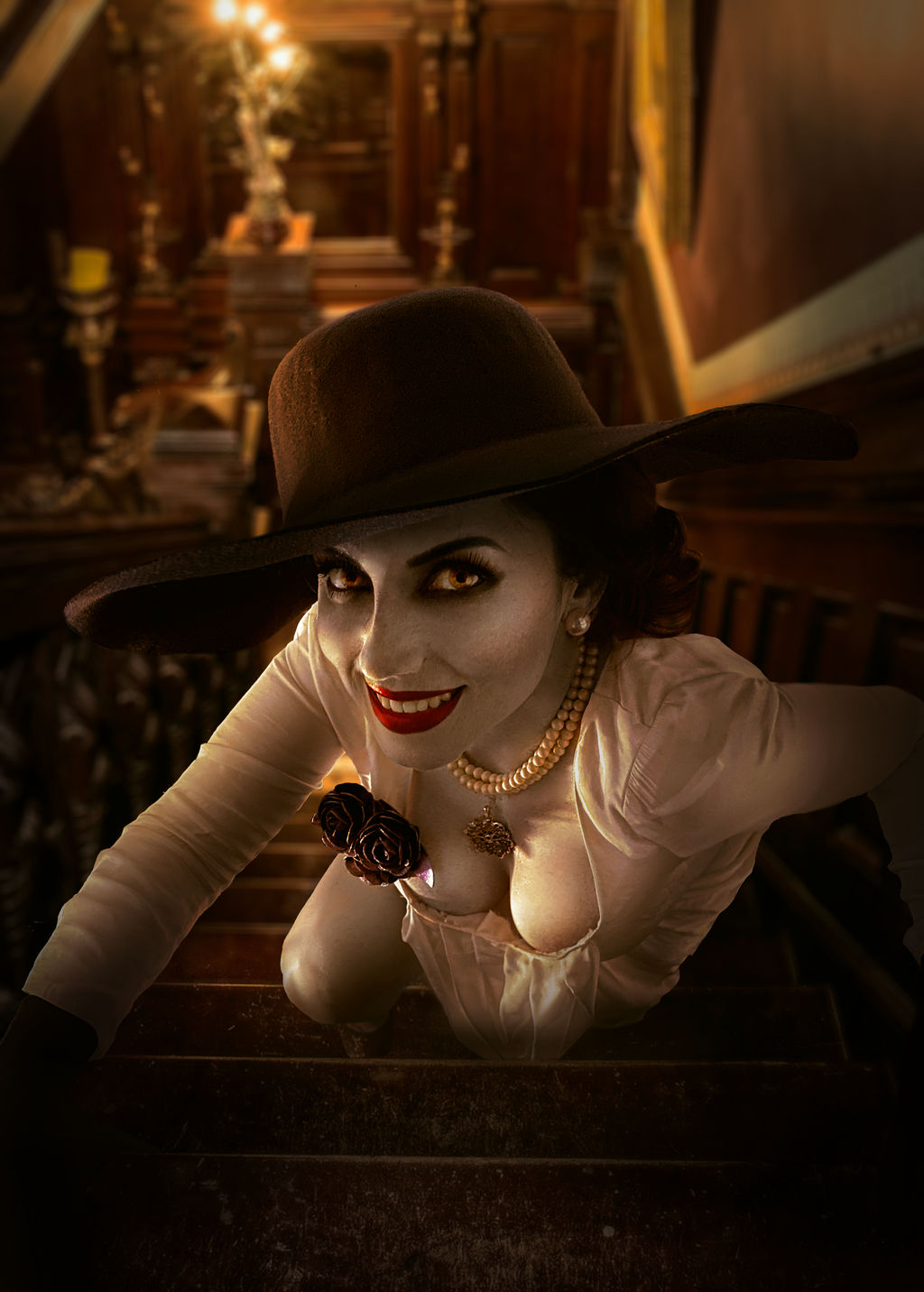 คอสเพลย์ Lady Dimitrescu เกม Resident Evil Village จาก EzySummers_Cosplay