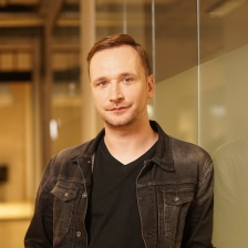 Adam Badowski ตำแหน่ง Studio Head และสมาชิกบอร์ดบริหาร