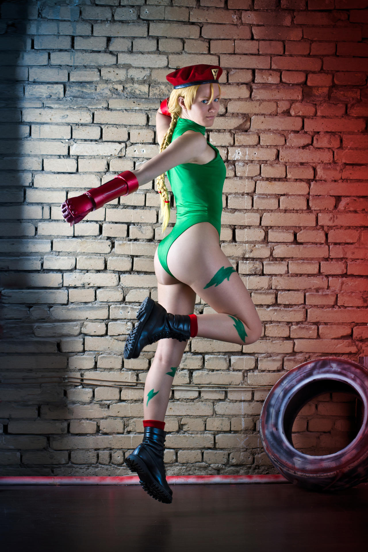 คอสเพลย์ตัวละคร Cammy White จากเกม Street Fighter OniksiyaSofinikum