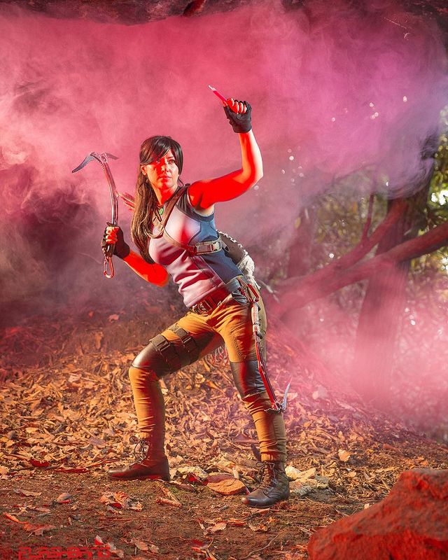 คอสเพลย์ Lara Croft ในเกม Tomb Raider จาก 2playergame